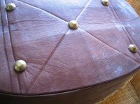 底には鋲がついています。